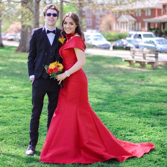 Red Tarik-Ediz prom dress - Picture 1 of 5